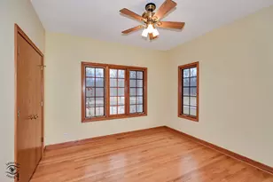 910 Oldfield Rd, Downers Grove, IL 60516 - Photo 21