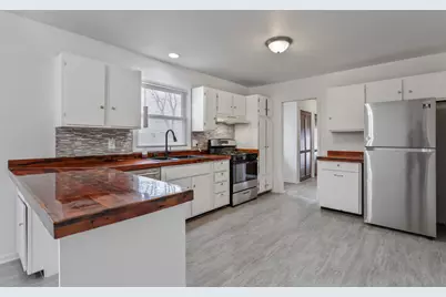 1105 Somerset Mall, McHenry, IL 60050 - Photo 5