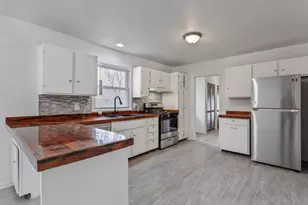 1105 Somerset Mall, McHenry, IL 60050 - Photo 5