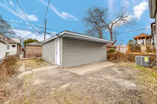 8011 S Dante Ave, Chicago, IL 60619 - Photo 19