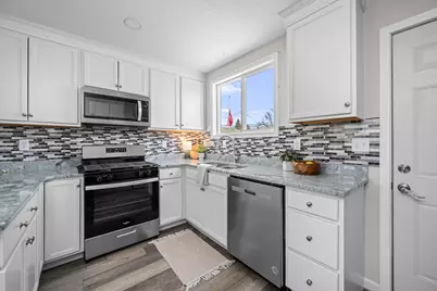 2027 N Michigan Avenue, Davenport, IA 52804 - Photo 9