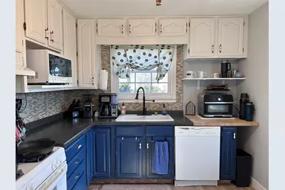 938 E Garden Street, Dekalb, IL 60115 - Photo 5