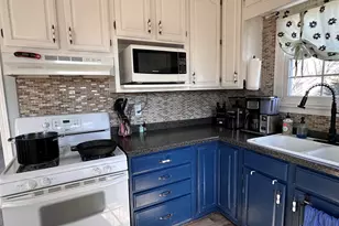 938 E Garden St, Dekalb, IL 60115 - Photo 7