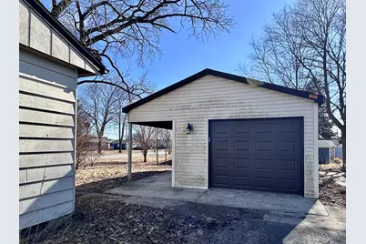 938 E Garden Street, Dekalb, IL 60115 - Photo 13