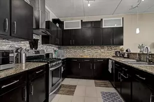 6420 Double Eagle Dr, Woodridge, IL 60517 - Photo 9