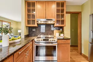 10 S Deerpath Dr, Vernon Hills, IL 60061 - Photo 11