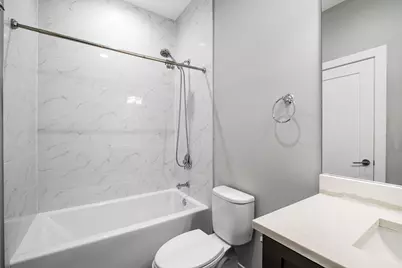 3708 W Cornelia Avenue #1E, Chicago, IL 60618 - Photo 19