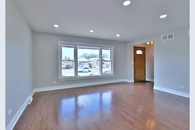 5435 N Mobile Avenue, Chicago, IL 60630 - Photo 3