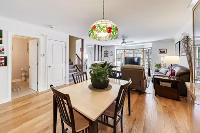 1037 Wheaton Oaks Drive, Wheaton, IL 60187 - Photo 7