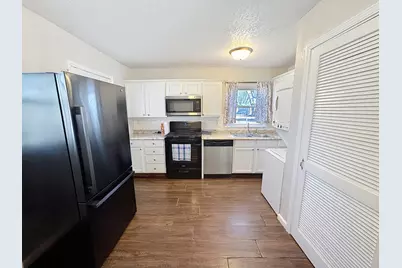 2125 N Nevada Avenue, Davenport, IA 52804 - Photo 11