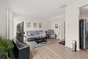 941 Mesa Dr, Lake in the Hills, IL 60156 - Photo 9