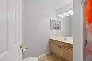 941 Mesa Dr, Lake in the Hills, IL 60156 - Photo 13