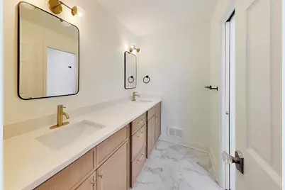 297 Columbine Drive, Clarendon Hills, IL 60514 - Photo 19