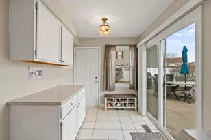 593 Covered Bridge Dr, Elgin, IL 60124 - Photo 7