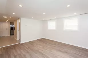 3604 W Roscoe St, Chicago, IL 60618 - Photo 5