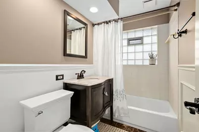 8206 Mango Avenue, Morton Grove, IL 60053 - Photo 13