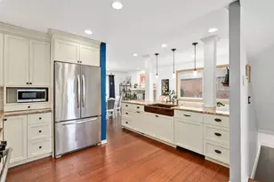 8206 Mango Ave, Morton Grove, IL 60053 - Photo 11