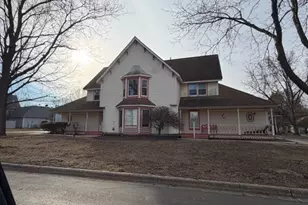 745 Regina Ct, Woodstock, IL 60098 - Photo 1