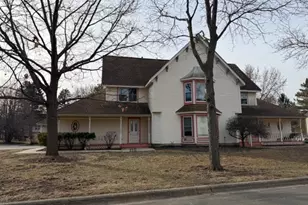 745 Regina Ct, Woodstock, IL 60098 - Photo 3