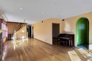 6430 N Maplewood St, Chicago, IL 60645 - Photo 5