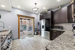 958 Campbell St, Joliet, IL 60435 - Photo 9