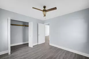 2046 E 72nd Pl, Chicago, IL 60649 - Photo 13