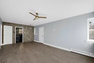 2046 E 72nd Pl, Chicago, IL 60649 - Photo 17