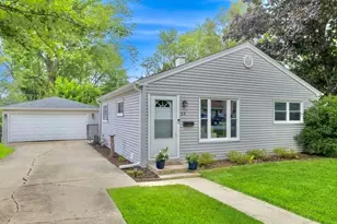 24 Johnathan Rd, Lake Zurich, IL 60047 - Photo 1