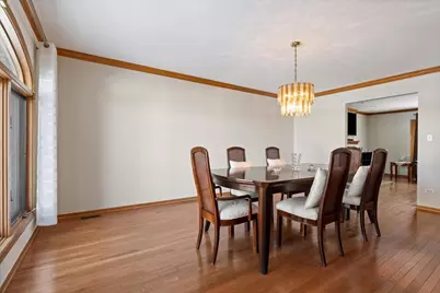 9111 Hawthorn Drive, Hickory Hills, IL 60457 - Photo 3