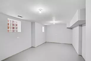 7815 S Merrill Ave, Chicago, IL 60649 - Photo 17