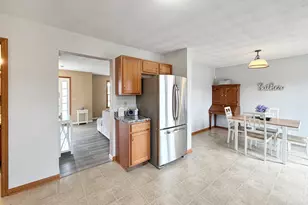 12411 Barberry Dr, Winnebago, IL 61088 - Photo 9