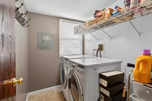 1254 Red Oak Ct, Elgin, IL 60120 - Photo 19