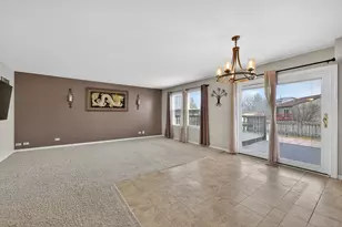 1254 Red Oak Ct, Elgin, IL 60120 - Photo 17