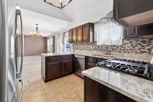 1254 Red Oak Ct, Elgin, IL 60120 - Photo 7