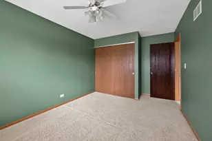 1254 Red Oak Ct, Elgin, IL 60120 - Photo 25