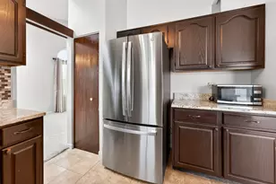 1254 Red Oak Ct, Elgin, IL 60120 - Photo 9