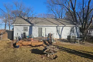 1523 Washington St, Lake in the Hills, IL 60156 - Photo 5