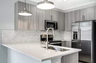 825 E 61st St, Chicago, IL 60637 - Photo 7