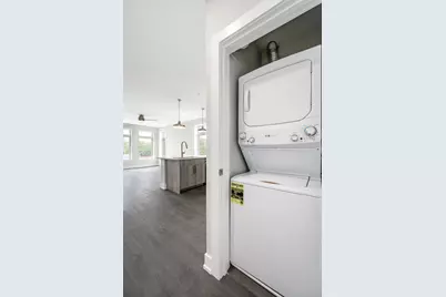 825 E 61st Street #401, Chicago, IL 60637 - Photo 11