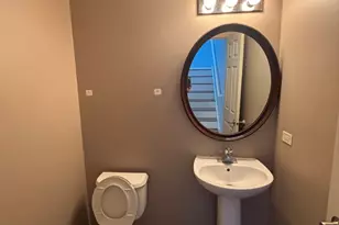 647 W Georgian Ct, Addison, IL 60101 - Photo 9