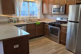 647 W Georgian Ct, Addison, IL 60101 - Photo 3