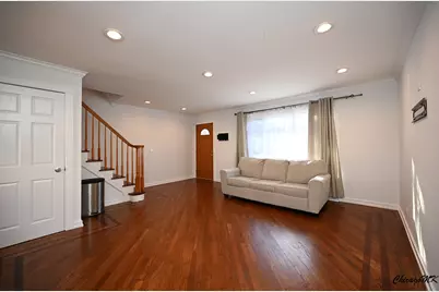 429 E Lincoln Street, Mount Prospect, IL 60056 - Photo 3