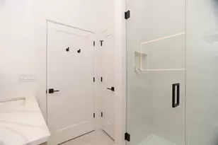 2042 W Irving Park Rd, Chicago, IL 60618 - Photo 9