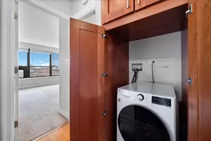 2930 N Sheridan Rd, Chicago, IL 60657 - Photo 13