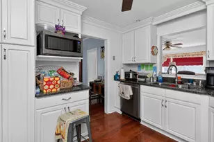 32W183 Glos St, Wayne, IL 60184 - Photo 7