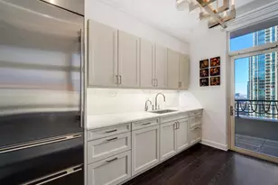 118 E Erie St, Chicago, IL 60611 - Photo 13