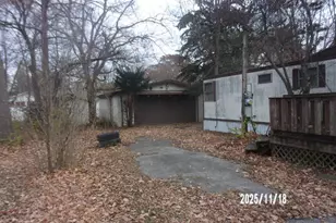 604 N Jefferson St, Watseka, IL 60970 - Photo 5