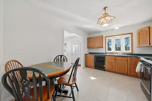 1511 Meadowbrook Dr, Round Lake Beach, IL 60073 - Photo 7