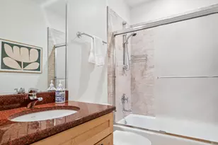 635 W Briar Pl, Chicago, IL 60657 - Photo 5