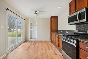 860 Olive St, Hoffman Estates, IL 60169 - Photo 7